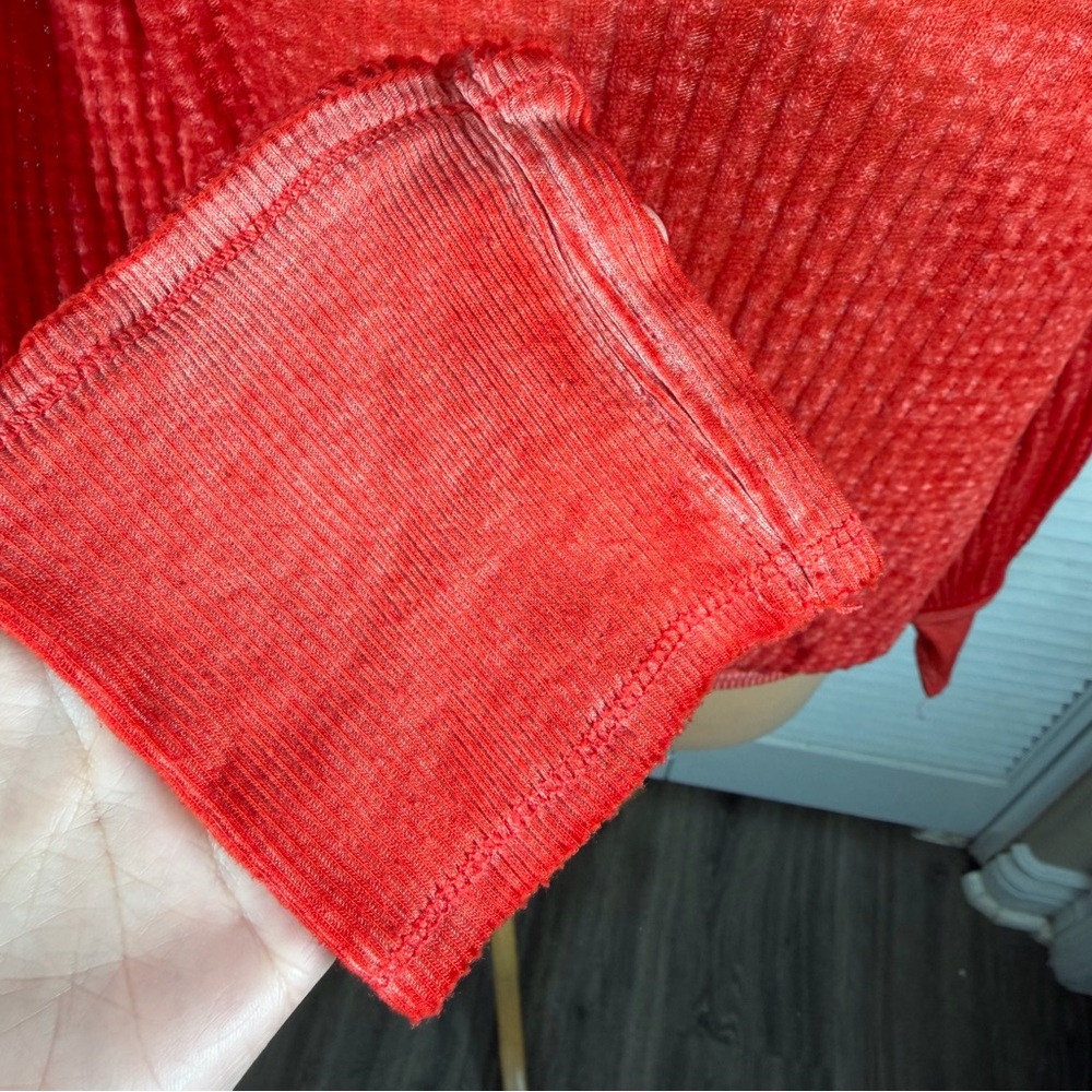 We The Free Red Waffle Knit Thermal V Neck Slouchy Lightweight Top XS - Picture 5 of 13